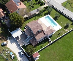 Kamenná vila s bazénom na predaj v Svetom Lovreči v Chorvátsku