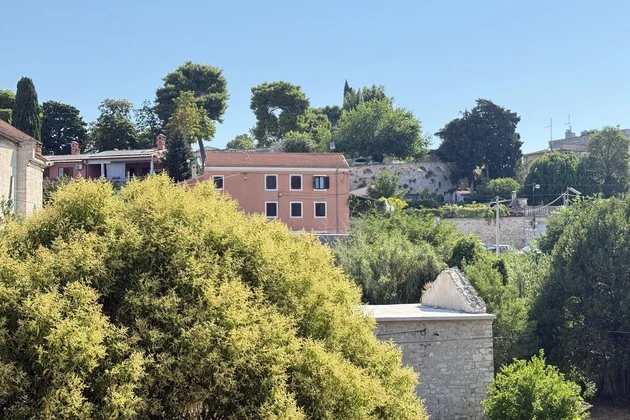 Complexe résidentiel et commercial à usage mixte à vendre à Pula en Croatie
