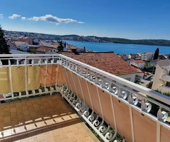 Čiovo, Okrug G. maison indépendante de 320 m2, 3 appartements, vue sur la mer