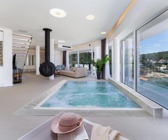 Lussuosa villa a Hvar con doppia piscina vicino al mare