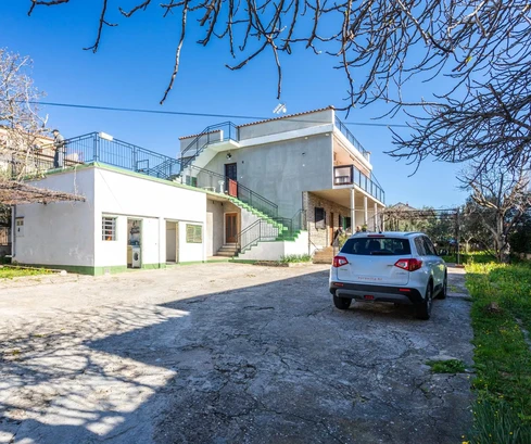 Casa con cortile in vendita a Brodarica vicino a Sebenico in Croazia