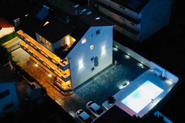 K. Novi - Villa with garden and swimming pool