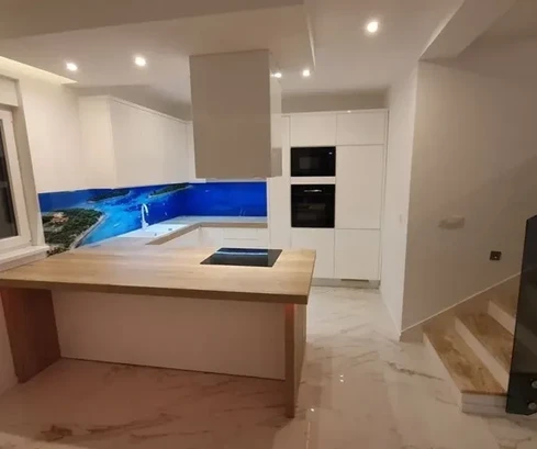 Trogir, appartamento di lusso su due piani, due camere da letto, 114m2 + giardino 100m2, nuova costruzione,