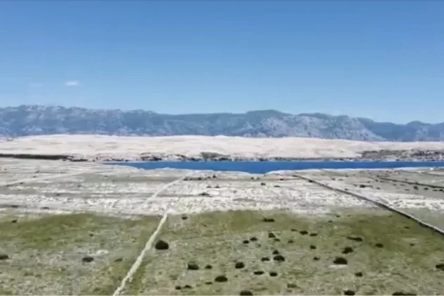 Terreno polifunzionale vicino a splendide spiagge, Novalja, Isola di Pag