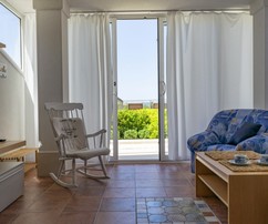 Vila na ostrove Brač s bazénom a výhľadom na more, štyri luxusné byty