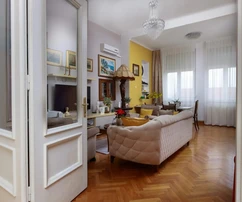 Pecine exklusiv: elegantes Villa-Apartment, 30m vom Meer entfernt mit privatem Garten