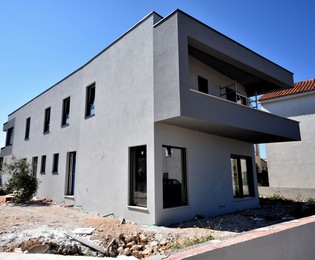 Haus zum Verkauf nur 70 Meter vom Meer entfernt in Žaborić