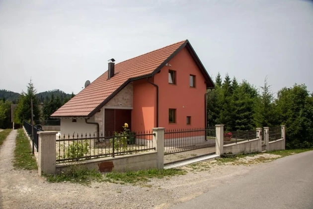 Lokve, samostatně stojící dům s bazénem v blízkosti Lokvarského jezera