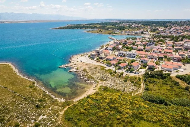 Poľnohospodárska pôda 240 metrov od zátoky Radnjača