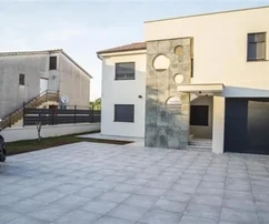 Bella casa con due appartamenti e piscina, Istria, Pola