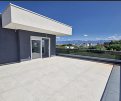 Penthouse na predaj v modernej vile neďaleko pláže v Chorvátsku