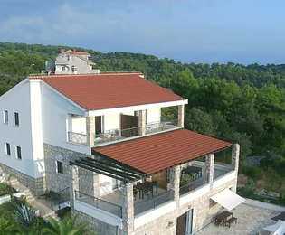 Casa di sei appartamenti in vendita con vista sul mare in Croazia
