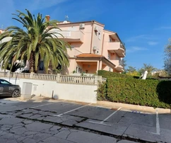 Apartmenthaus mit Meerblick steht zum Verkauf in Kroatien