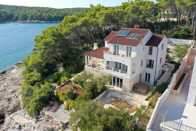 Modernes Haus in erster Meereslinie in Blato zu verkaufen in Kroatien