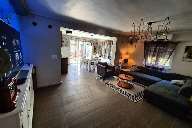 Haus mit mehreren Wohnungen in Privlaka nahe am Meer zu verkaufen in Kroatien