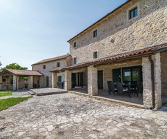 Beautiful stone house with a swimming pool in Istria