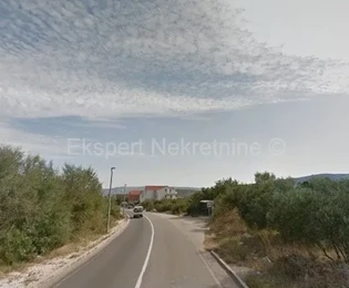 Trogir, Plano, stavební pozemek 1000 m2, silnice, elektřina a voda poblíž,