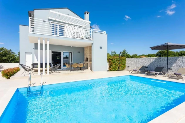 Elegante villa in vendita vicino a Svetvinčenat in Croazia