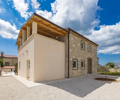 Splendida villa in pietra con piscina in vendita a Svetvinčenat in Croazia