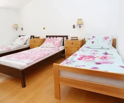 Split, Sirobuja, detached house 320m2 with pool and garage, 750m from the sea