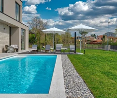 Luxusvilla mit Meerblick in Kaštelir zu verkaufen in Kroatien