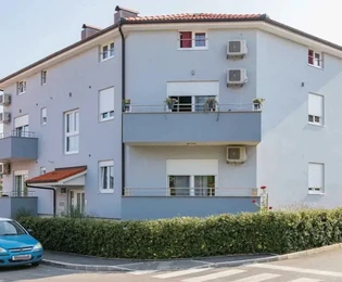 Istrie, Pula Valdebek: Apartmánový dům poblíž města