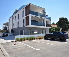 Srima - Erste Reihe zum Meer, 2 Gewerbeflächen