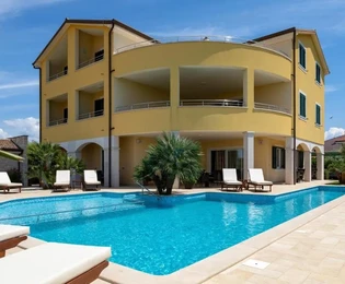 Rovinj, Istra: Izuzetan Hotel s Pogledom na More na Atraktivnoj Lokaciji