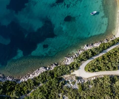 Rodzinny dom położony zaledwie 50 metrów od morza w Dubrovačko Primorje na sprzedaż w Chorwacji