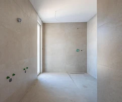 Tágas, háromszobás lakás tengerre néző kilátással eladó Horvátországban