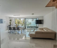 ATTRACTIVE SEMI-DETACHED HOUSE WITH POOL AND PANORAMIC SEA VIEW!