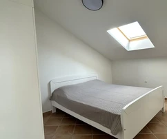 Zadar, Diklo, appartamento ristrutturato con due camere da letto al secondo piano, 74 m²