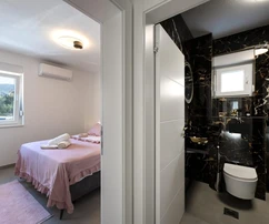 Casa indipendente con piscina disponibile a Kaštela per l'acquisto in Croazia