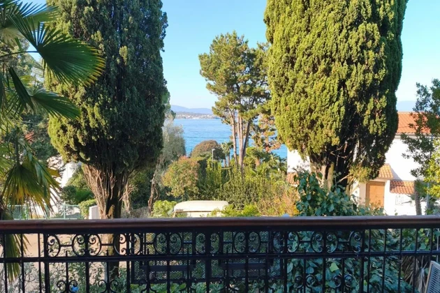 APARTAMENTO EN UNA UBICACIÓN ATRACTIVA, A 60 M DE LA PLAYA.