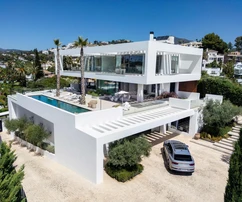 Moderná vila s výhľadom na more v La Quinta, Marbella