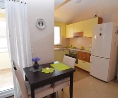 MÖBLIERTE WOHNUNG MIT GARTEN IN RUHIGER LAGE!