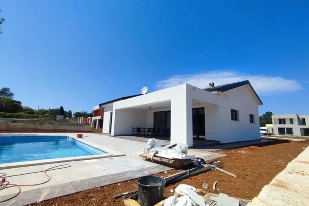 Encantadora casa en planta baja con piscina, Istria, Labin
