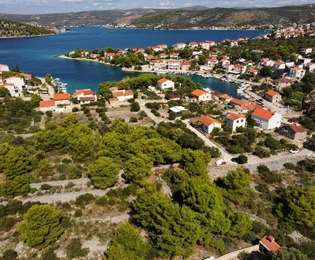 Ražanj, parcela edificable de 1029 m2 con vistas al mar, a 100 m de la playa