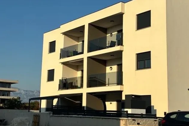 Modern erkélyes apartman, Povljana