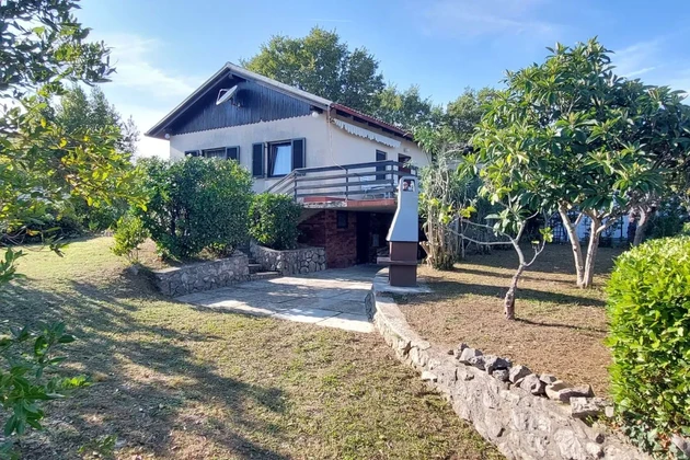 VILLA INDIPENDENTE IN ZONA TRANQUILLA, A 400 M DALLA SPIAGGIA!