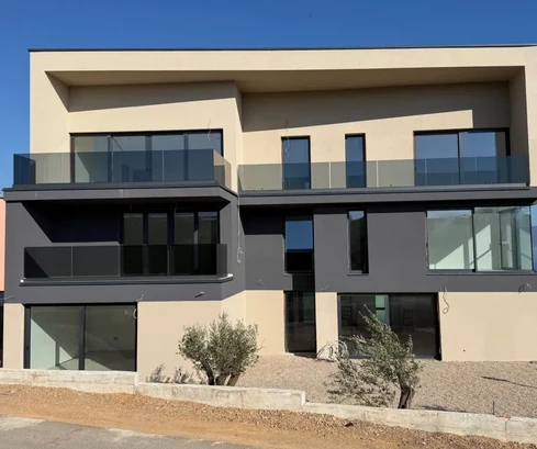 EXKLUZÍVNY MEZONETOVÝ APARTMÁN NA ATRAKTÍVNOM MIESTE, 500 M OD MORA!