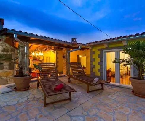 Semi-detached home with a pool for sale in Pula in Croatia