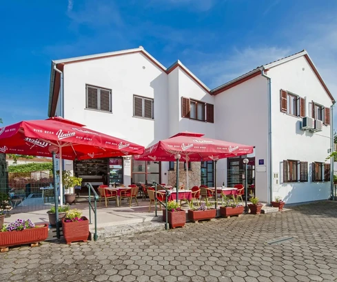 Rovinj, Okolica - Exkluzivní dům s restaurací, apartmánem a pokoji