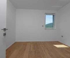 Ostrov Krk, Vrbnik, moderní apartmán s výhledem na moře, dalším studiem a zahradou