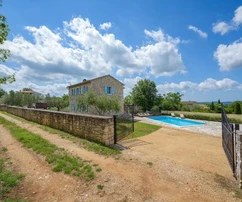Istria, Sveti Lovrec: Kamenná vila s bazénom a záhradou