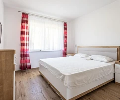 Samostatně stojící dům se třemi byty na prodej v Podstraně v Chorvatsku