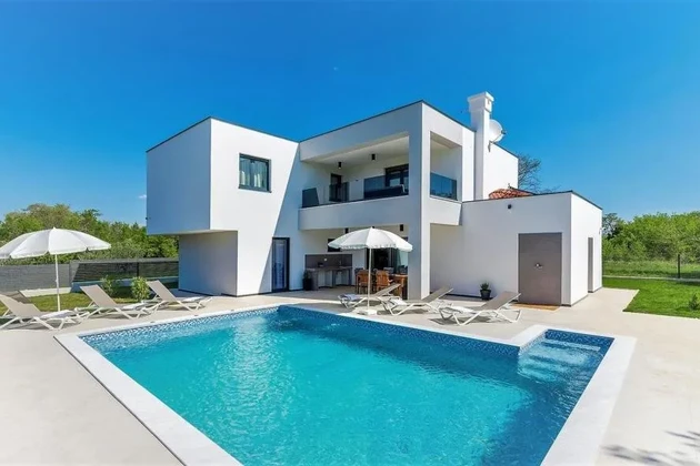Modern villa with pool, Istria, Marčana