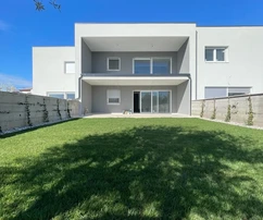 Novigrad, Istrien – Moderne EG-Wohnung mit Garten