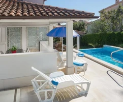 Freistehendes Haus mit Pool in Medulin zu verkaufen in Kroatien