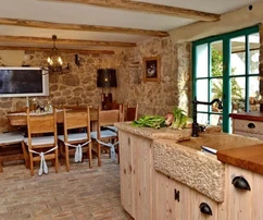 Rustikálny kamenný dom s bazénom, v tichej lokalite!